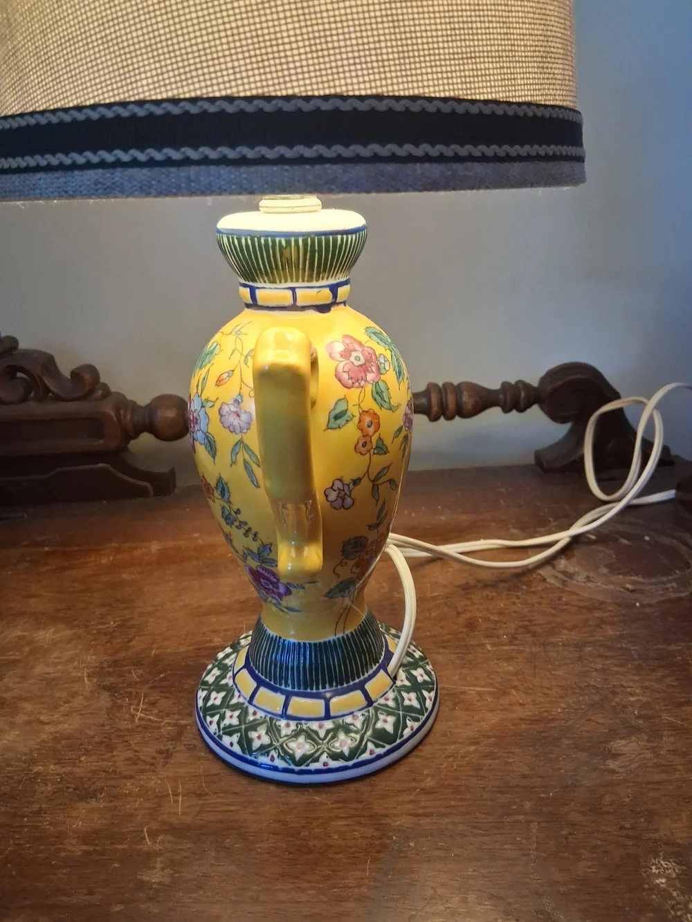 Vintage Chinese Vase/Urn Table Lamp